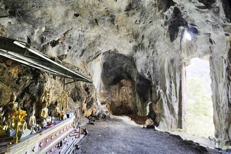 クアンガイ洞窟！壮大な石灰岩の彫刻と神秘的な湖で冒険を体験しよう！