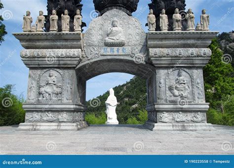  朱州の華厳洞！壮大な石灰岩の景観と神秘的な仏教文化